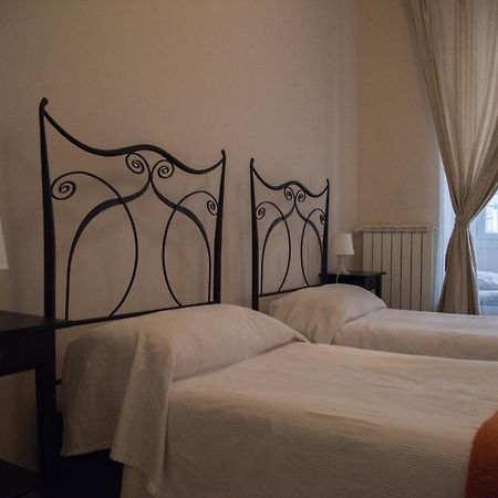 Beautiful And Spacious Apartment Next To Termini 10 Minutes From Coliseum Exterior photo